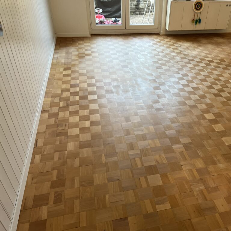 Neu gepflegtes Parkett